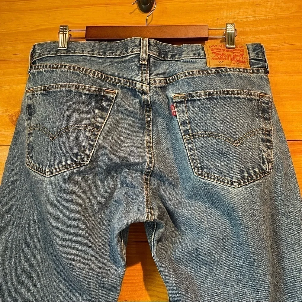 Levi’s 501 Original Fit Men’s Straight Leg Jeans in Dark Stonewash 34x30
